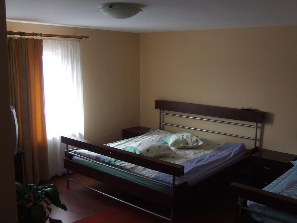 Casa Bryanna Cavnic Quarto foto