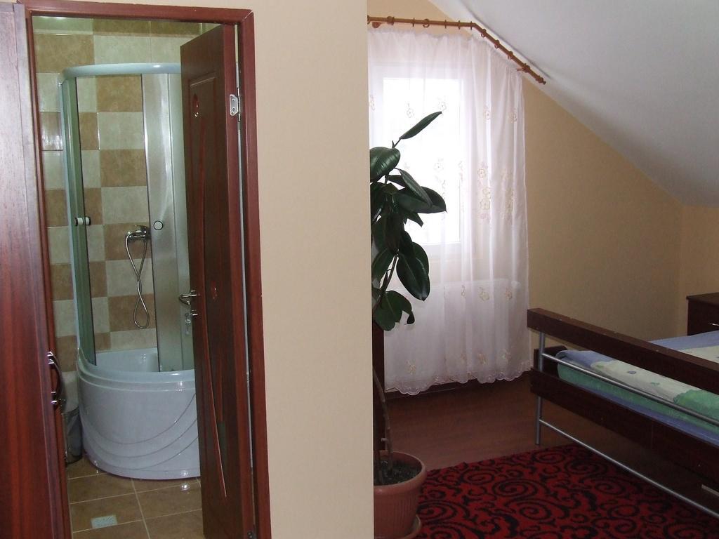 Casa Bryanna Cavnic Quarto foto